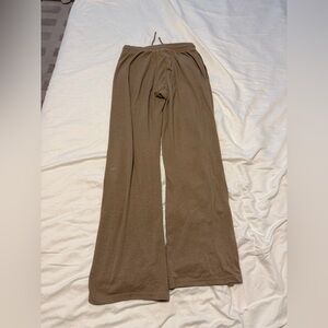 ALOLUX HIGH-WAIST SOHO WIDE LEG PANT size M